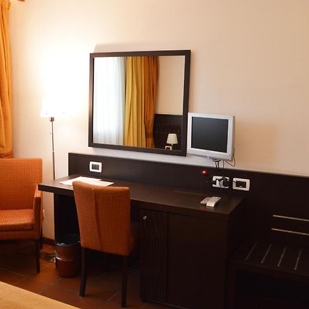 Beach Hotel Eurovil Predore Dış mekan fotoğraf