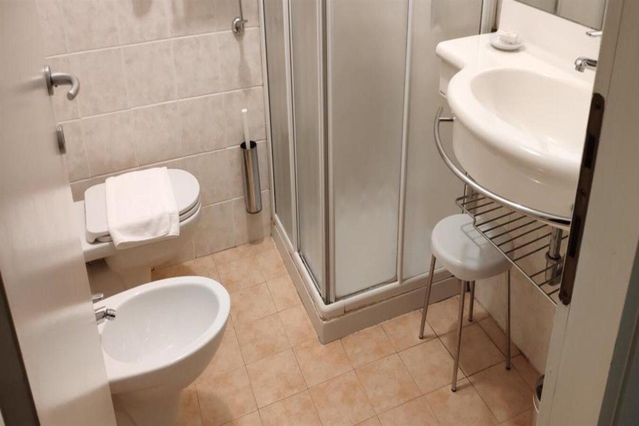 Beach Hotel Eurovil Predore Dış mekan fotoğraf