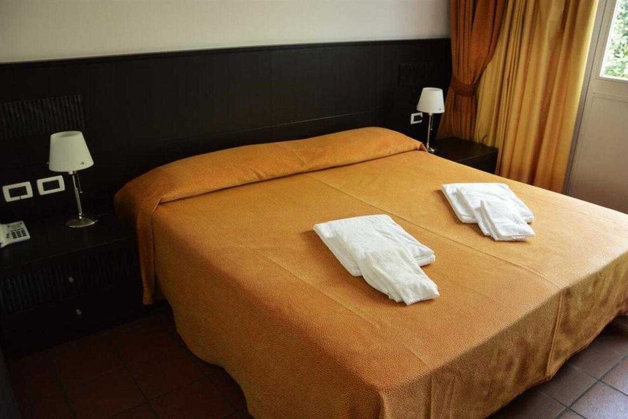 Beach Hotel Eurovil Predore Dış mekan fotoğraf