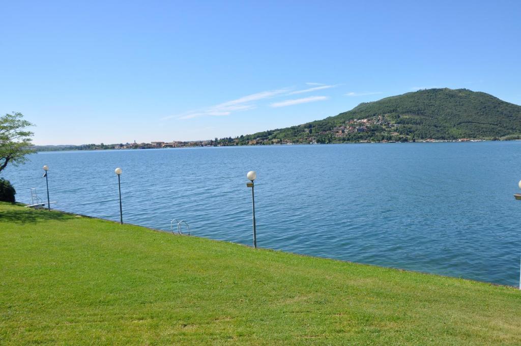 Beach Hotel Eurovil Predore Dış mekan fotoğraf
