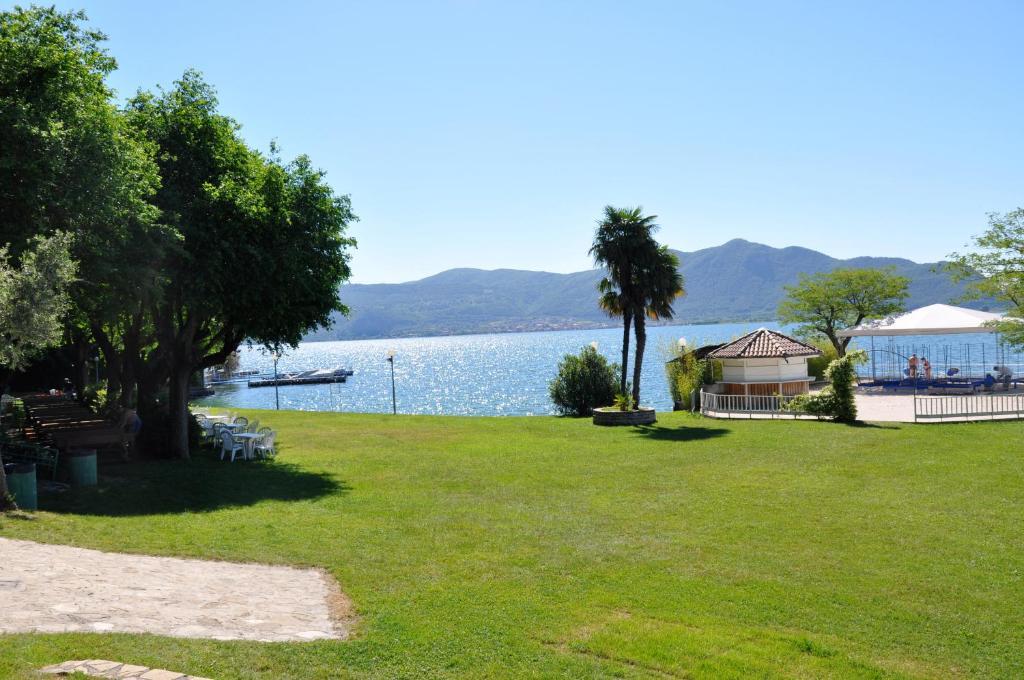Beach Hotel Eurovil Predore Dış mekan fotoğraf