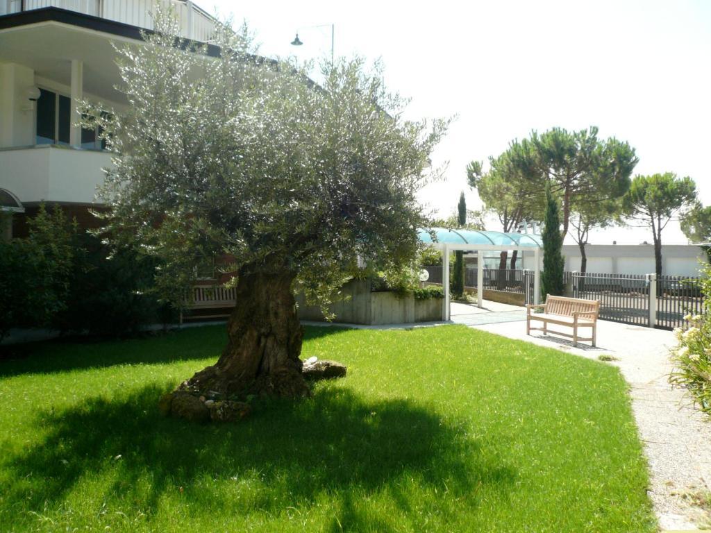 Beach Hotel Eurovil Predore Dış mekan fotoğraf