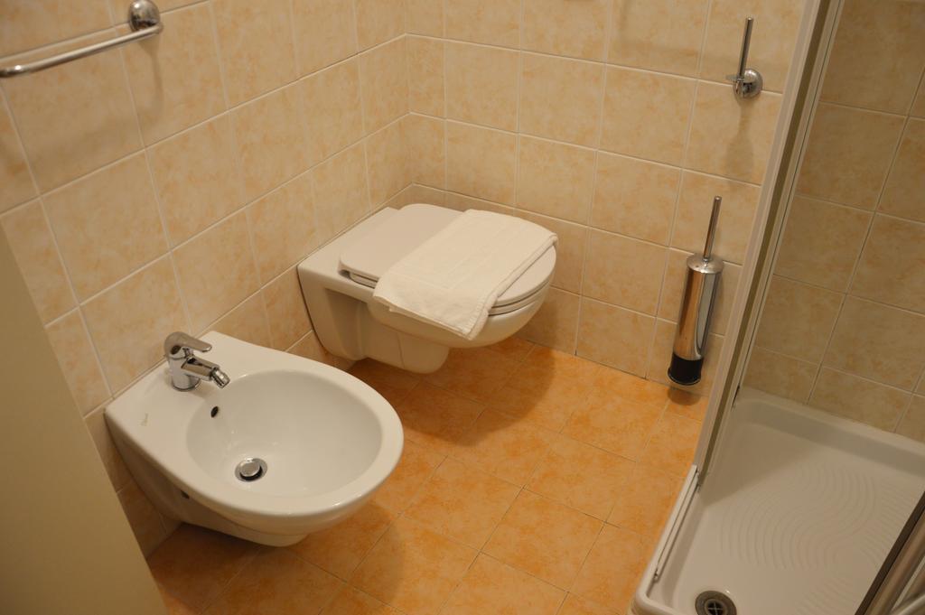 Beach Hotel Eurovil Predore Dış mekan fotoğraf