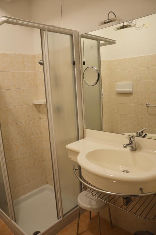 Beach Hotel Eurovil Predore Dış mekan fotoğraf