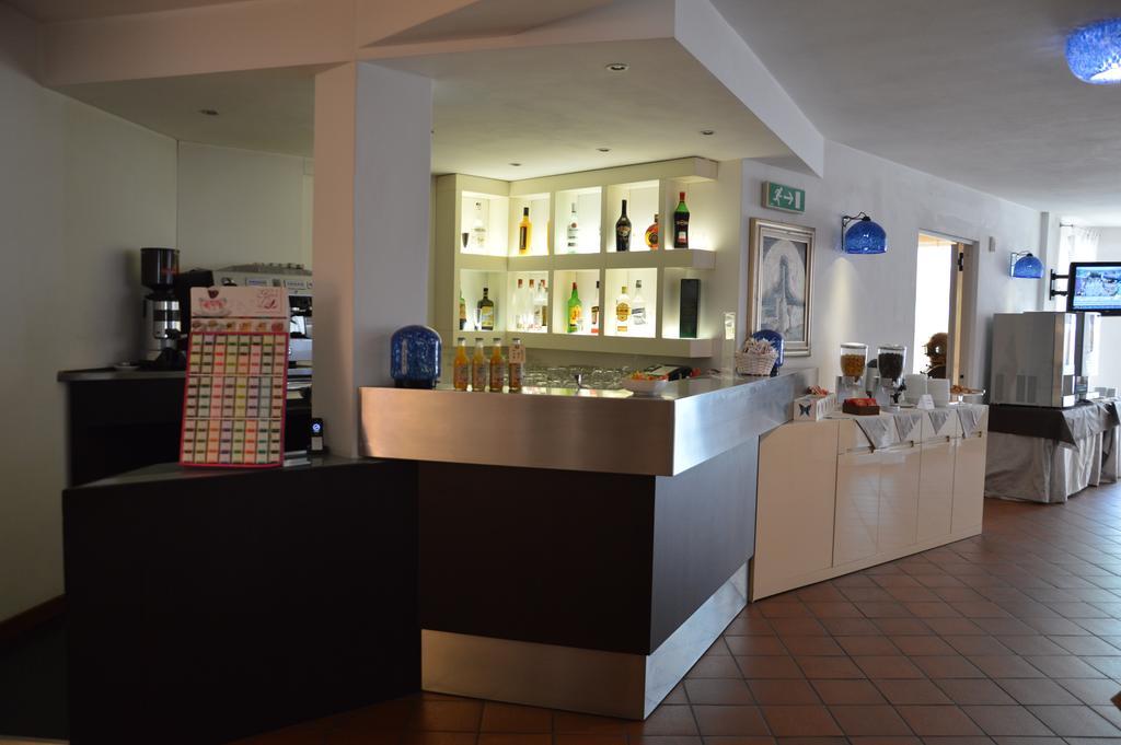 Beach Hotel Eurovil Predore Dış mekan fotoğraf