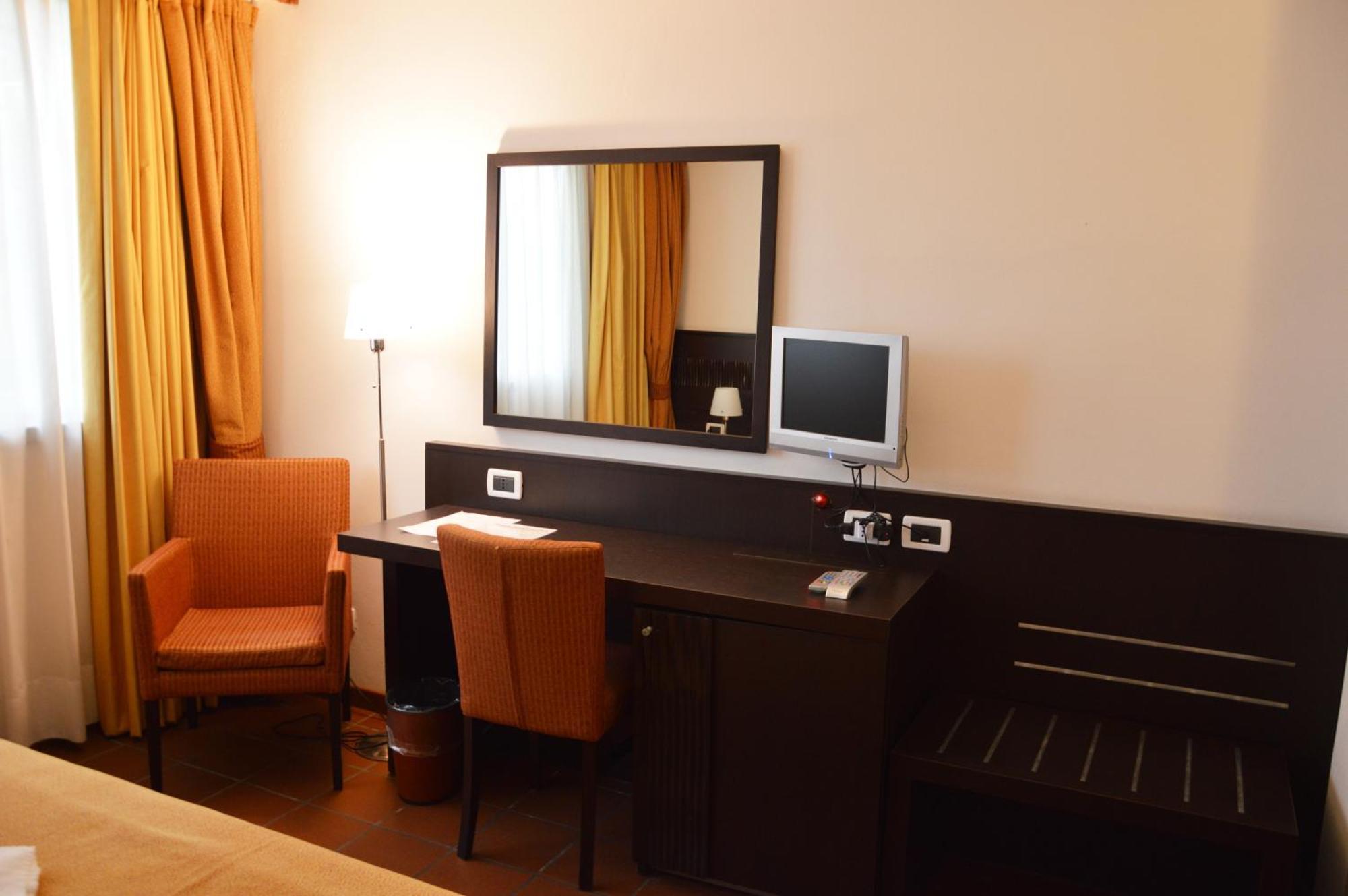 Beach Hotel Eurovil Predore Dış mekan fotoğraf