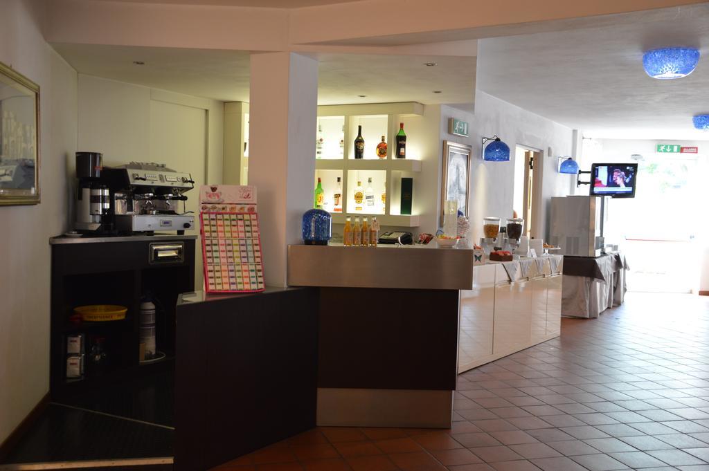 Beach Hotel Eurovil Predore Dış mekan fotoğraf
