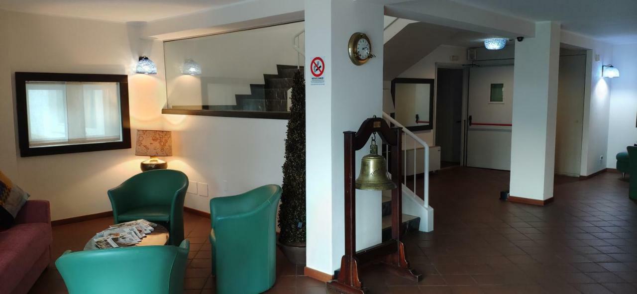 Beach Hotel Eurovil Predore Dış mekan fotoğraf