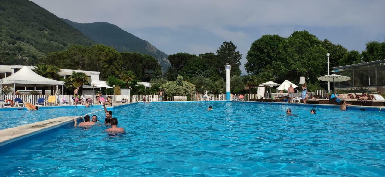 Beach Hotel Eurovil Predore Dış mekan fotoğraf