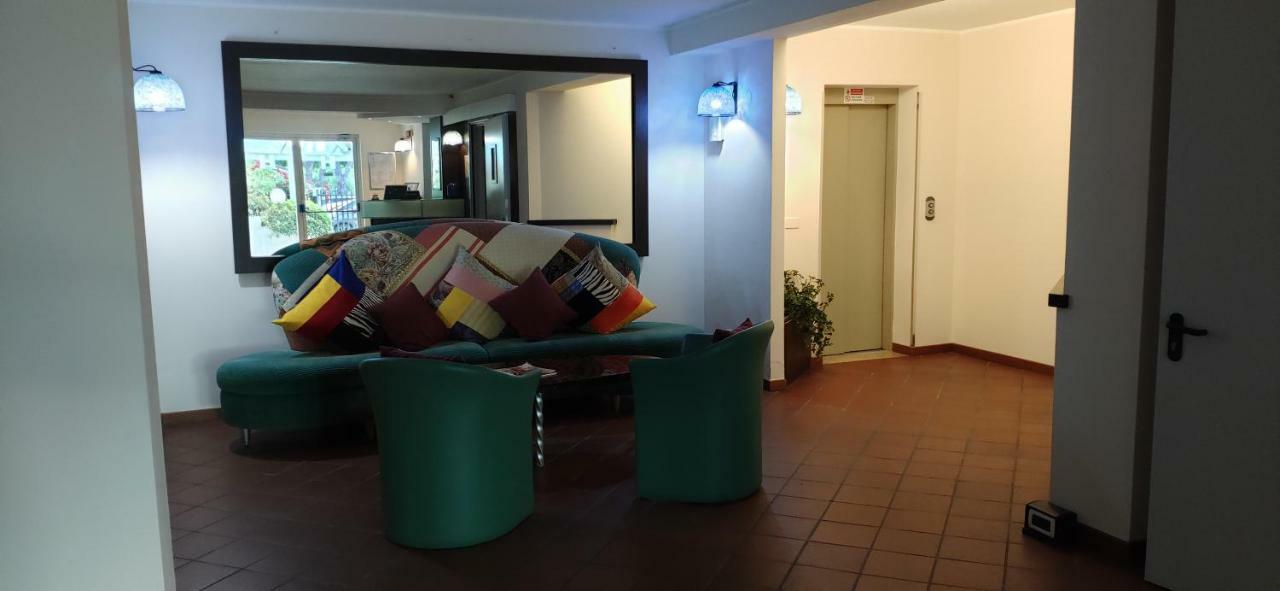 Beach Hotel Eurovil Predore Dış mekan fotoğraf