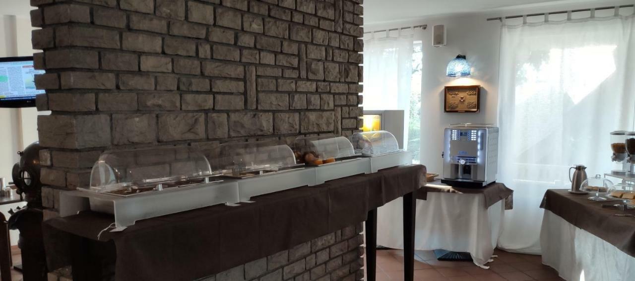 Beach Hotel Eurovil Predore Dış mekan fotoğraf